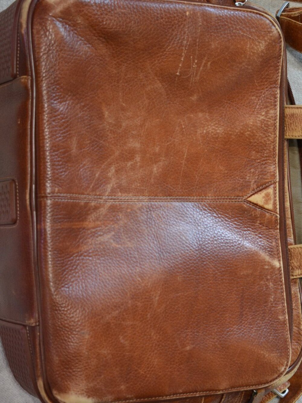 Johnston & Murphy Full‑Grain Leather Messenger Bag — Distressed Brown